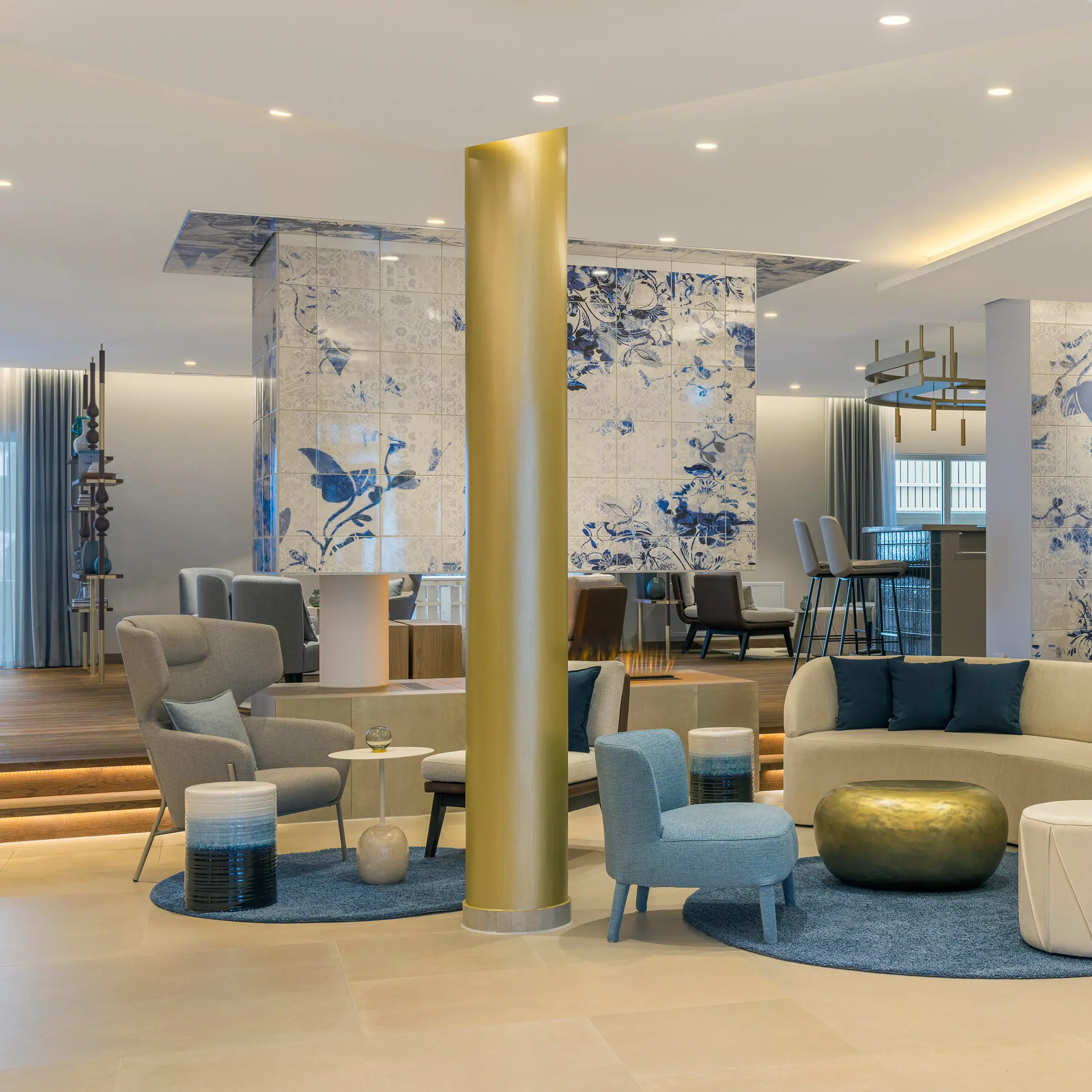 Angebote Lobby mit Couch und Sesseln