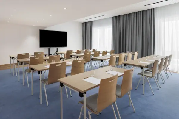 Konferenz 3 A-ROSA Tegernsee Der Konferenzraum 3 im A-ROSA Tegernsee mit Parlamentarischer Sitzordnung.