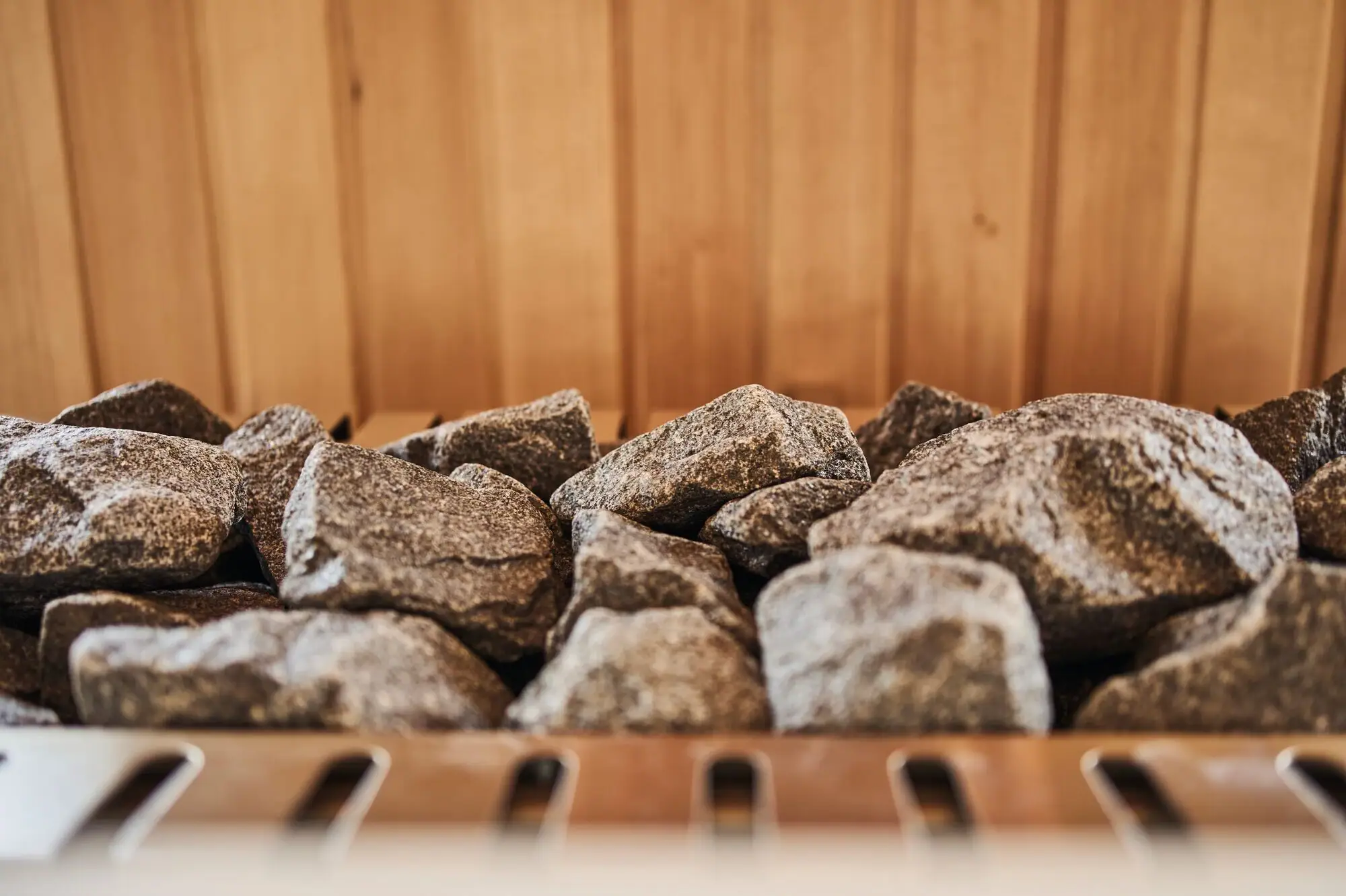 Steinhaufen in einer Sauna