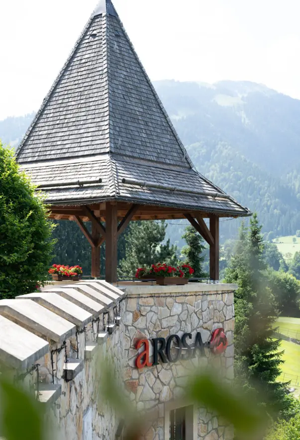 Eine Turm-Terrasse vom A-ROSA Kitzbühel.