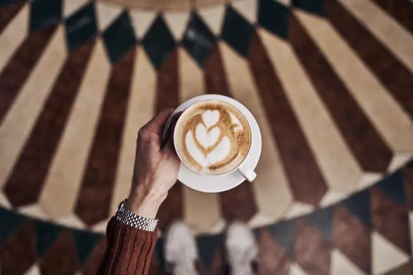 Cappuccino im Wintergarten des A-ROSA Ostseehotel Kühlungsborn