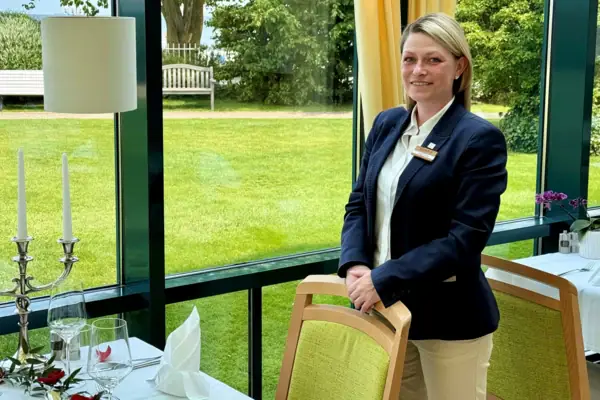 Isabell, engagierte Schichtleiterin der Servicebrigade im Spätdienst