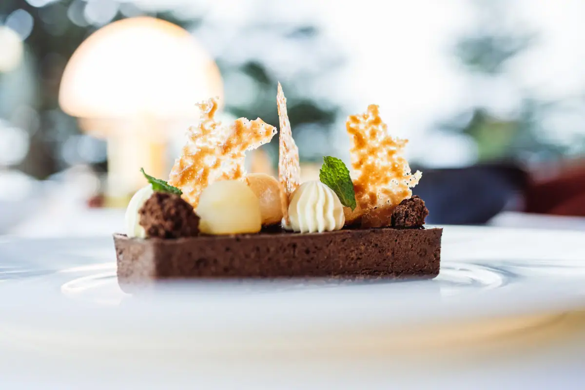 Nahaufnahme von Gebäck auf einem Teller