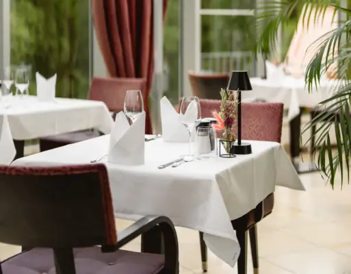 Restaurant Belvedere Ein Tisch in einem Restaurant