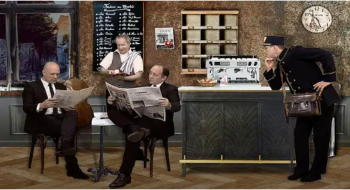 Zwei Männer lesen Zeitung in einem nostalgischen Café, während ein Barista und ein neugieriger Kellner im Hintergrund agieren.